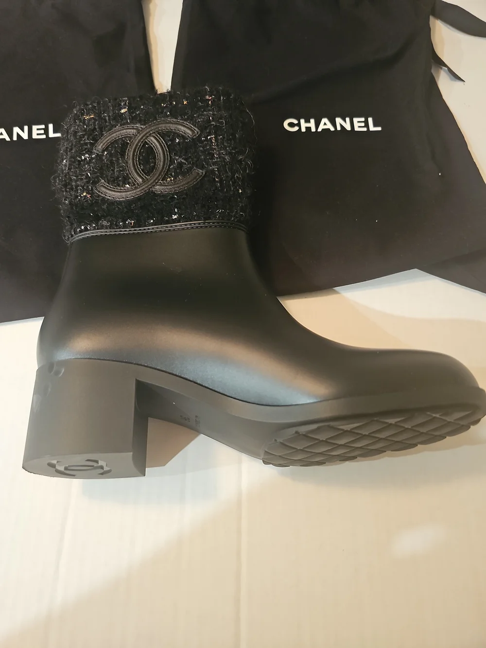CHANEL elevate your